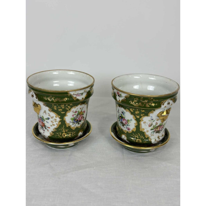 Paire de cache-pots et coupelles, porcelaine de Paris à fond vert, décor floral et dorures, XIXe s
