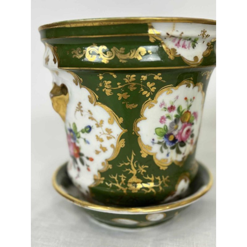 Paire de cache-pots et coupelles, porcelaine de Paris à fond vert, décor floral et dorures, XIXe s