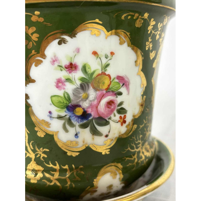 Paar plantenbakken en kommen, groen Parijs porselein, bloemen en vergulde decoratie, 19e eeuw