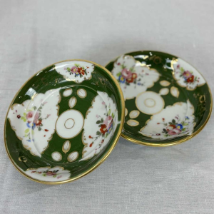 Pair of planters and bowls, green Paris porcelain, floral and gilded decoration, 19th c