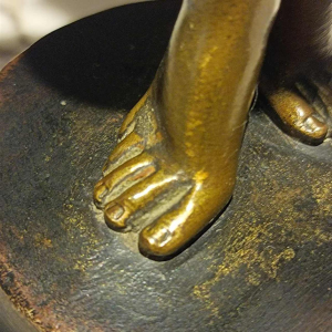 Albert Eugène DAVID le réveil sculptuur van een naakt jong meisje in brons, begin 20ste eeuw