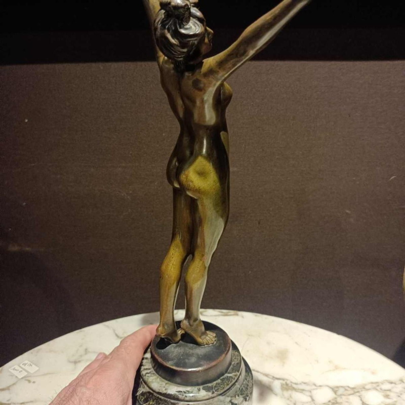 Albert Eugène DAVID le réveil sculptuur van een naakt jong meisje in brons, begin 20ste eeuw