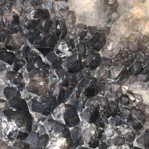 WILLY DARO (attr) Important QUARTZ Noir Fumé, Pierre Naturelle, Pied doré 1970s