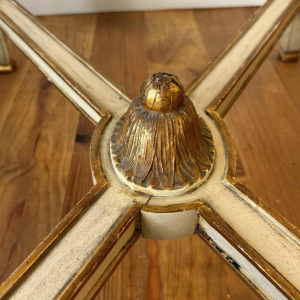 Italiaanse neoklassieke consoletafel met stijlen, gelakt en verguld hout, marmer, midden 20e eeuw