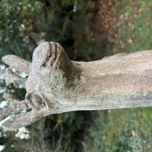 Sculpture de jardin en ciment patiné représentant un daim, milieu 20e siècle