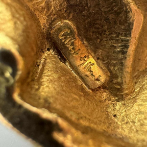 Gilbert Albert broche in 18-karaats geel goud met hematietkogel