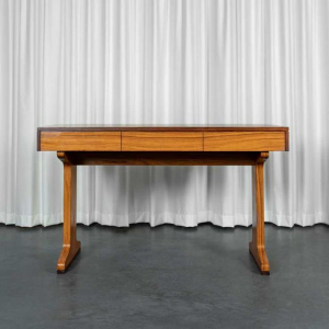 Middeneeuws bureau, palissanderfineer, 3 laden, Italië ca 1950