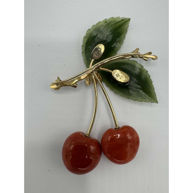 Ernst Paltscho brooch in 14-carat yellow gold, coral and jadeite. Circa 1980