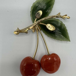 Ernst Paltscho brooch in 14-carat yellow gold, coral and jadeite. Circa 1980