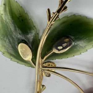 Ernst Paltscho brooch in 14-carat yellow gold, coral and jadeite. Circa 1980