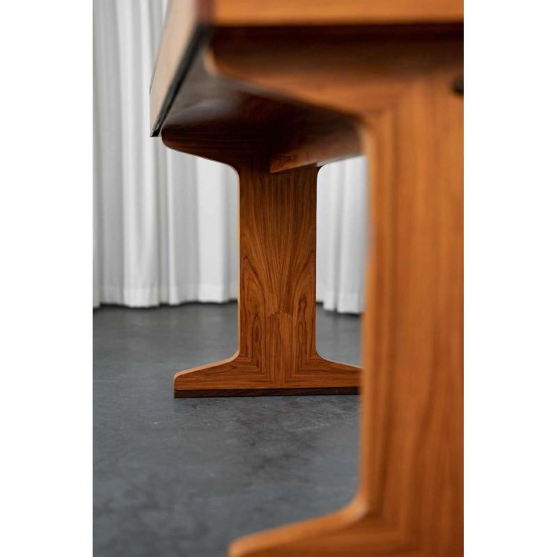 Middeneeuws bureau, palissanderfineer, 3 laden, Italië ca 1950