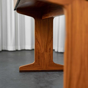 Bureau Mid Century, placage palissandre, 3 tiroirs, Italie ca 1950