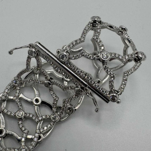 Théo Fennell armband in 18-karaats witgoud bezet met diamanten