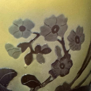 Atelier Émile GALLÉ vase en verre multicouche à décor floral