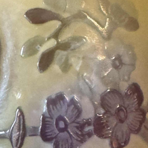 Atelier Émile GALLÉ vase en verre multicouche à décor floral