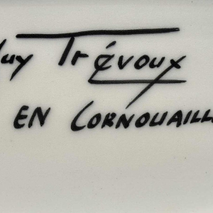 Guy TREVOUX (in Cornouaille) large ceramic dish with shellfish decoration
