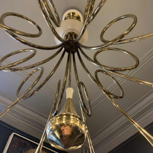 STILNOVO "Hunting Trumpets" Chandelier gilded brass & white lacquered metal 1950