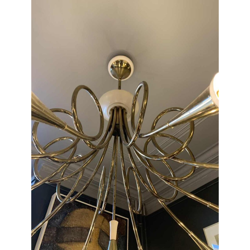 STILNOVO "Hunting Trumpets" Chandelier gilded brass & white lacquered metal 1950