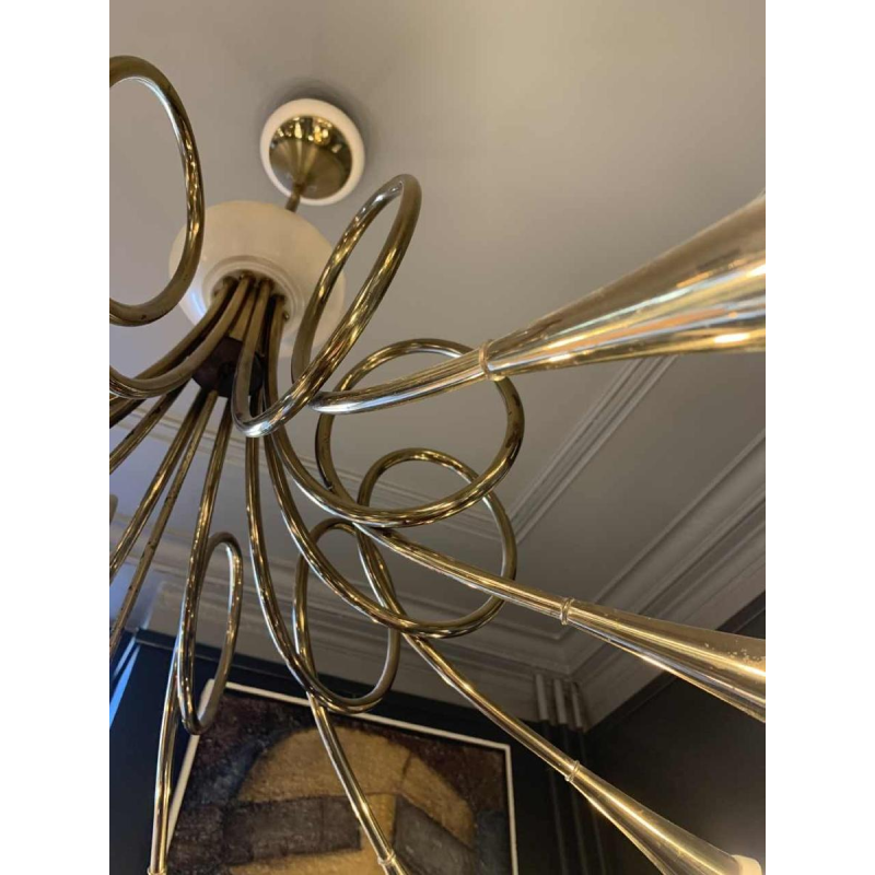 STILNOVO "Hunting Trumpets" Chandelier gilded brass & white lacquered metal 1950