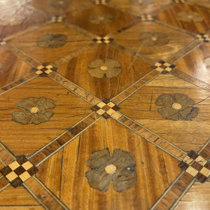 Lodewijk XVI Directoire Tafel / Desk, ingelegd, messing band, 2 laden, 19e eeuw