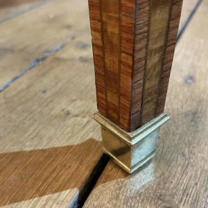 Lodewijk XVI Directoire Tafel / Desk, ingelegd, messing band, 2 laden, 19e eeuw