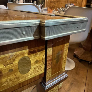 Table / Bureau Louis XVI Directoire marquetée, ceinture laiton 2 tiroirs, 19e`me