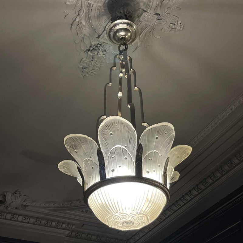 HETTIER & VINCENT (attr) Art Deco chandelier Sandblasted pressed glass, ca 1930
