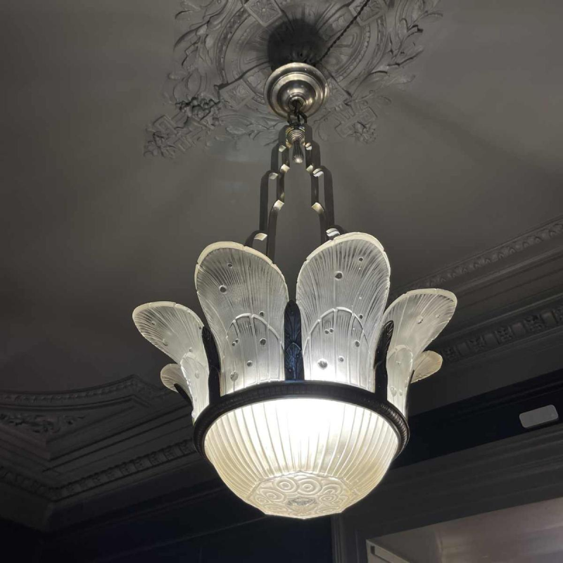 HETTIER & VINCENT (attr) Art Deco chandelier Sandblasted pressed glass, ca 1930