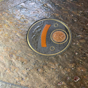 PAUL KINGMA, Table basse modulable brutaliste, pierre & laiton, re´glable 1970s