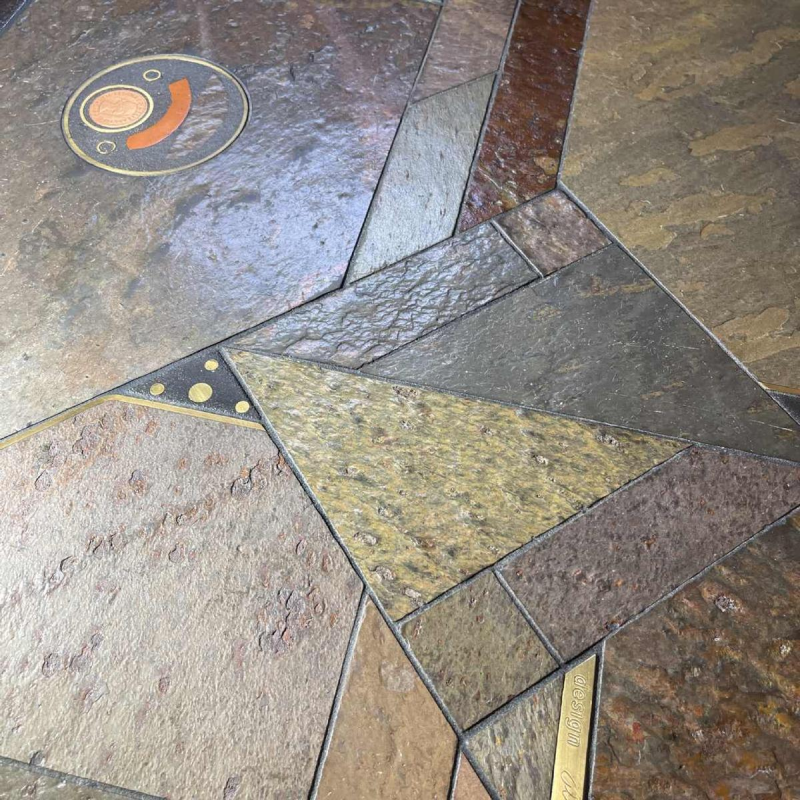 PAUL KINGMA, Brutalistische modulaire salontafel, steen & messing 1970s