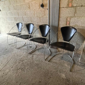 Set de 4 chaises vintage, acier chromé & skaï noir, Design italien 80s