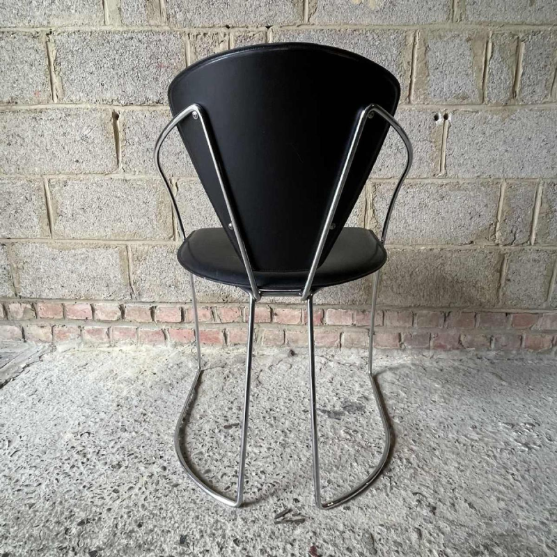 Set de 4 chaises vintage, acier chromé & skaï noir, Design italien 80s