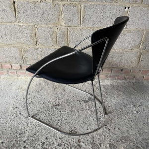 Set de 4 chaises vintage, acier chromé & skaï noir, Design italien 80s