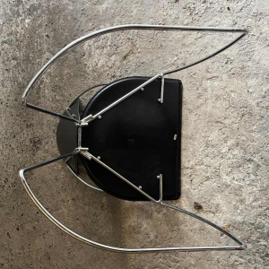 Set de 4 chaises vintage, acier chromé & skaï noir, Design italien 80s