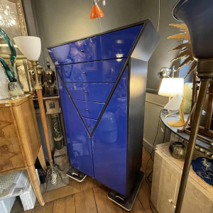 Meuble bleu de style MEMPHIS, dresse & commode haute à 4 tiroirs, ca 1980
