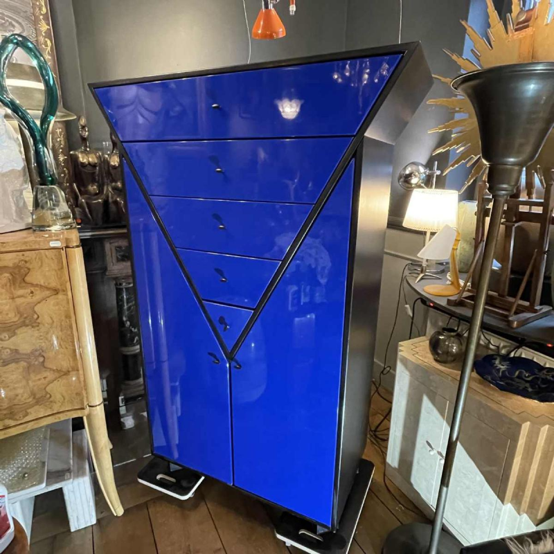 MEMPHIS style blue furniture, dresser & high chest with 4 drawers, ca 1980