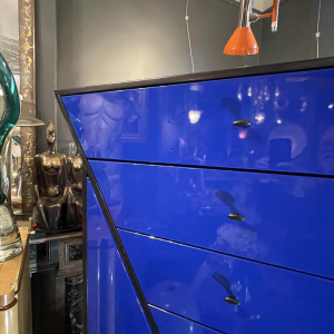 MEMPHIS stijl blauw meubilair, commode & hoge kist met 4 laden, ca 1980