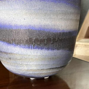 ANTONIO LAMPECCO, vaas van blauw keramiek, subtiel gesluierd glazuur, ca 1970