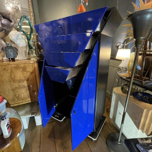 Meuble bleu de style MEMPHIS, dresse & commode haute à 4 tiroirs, ca 1980