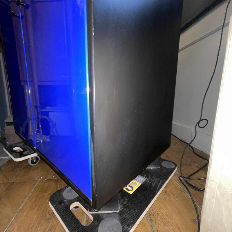 MEMPHIS stijl blauw meubilair, commode & hoge kist met 4 laden, ca 1980