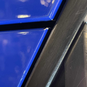 Meuble bleu de style MEMPHIS, dresse & commode haute à 4 tiroirs, ca 1980