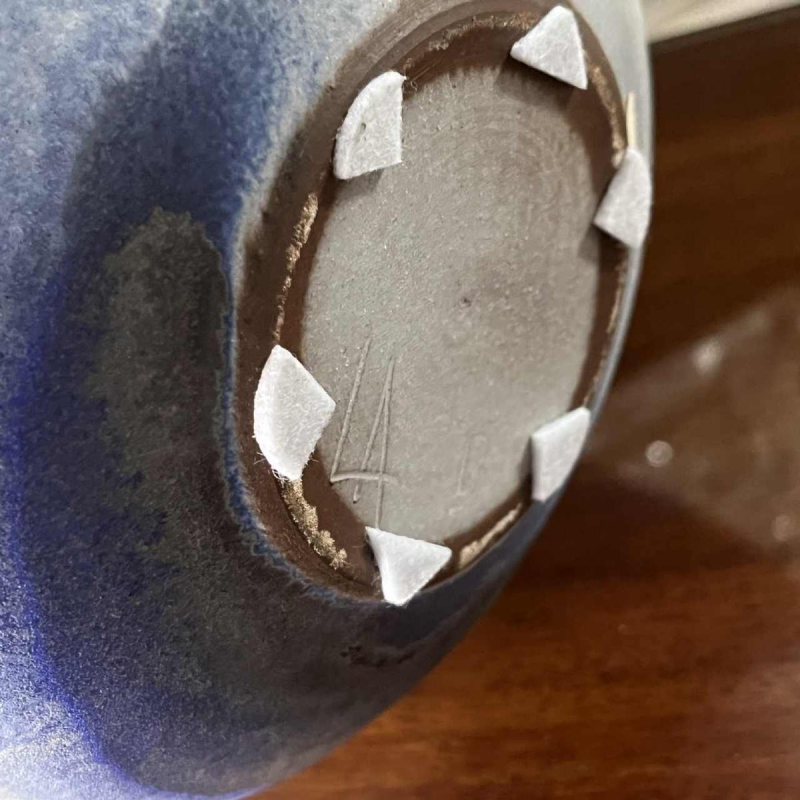 ANTONIO LAMPECCO, vase en céramique bleu, subtile couverte voilée, ca 1970