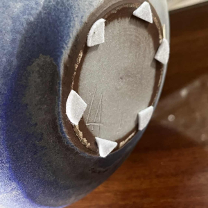 ANTONIO LAMPECCO, vase en céramique bleu, subtile couverte voilée, ca 1970