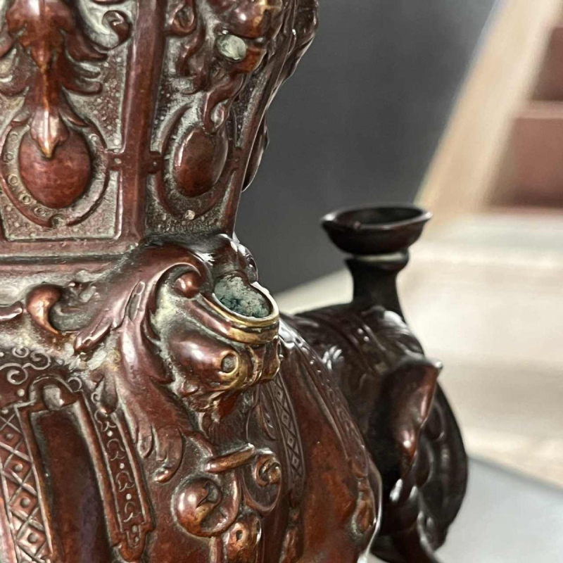 Brûle-encens / brûle-parfums ou lampe à huile asiatique en bronze, sculpture éléphant, début 19ème siècle