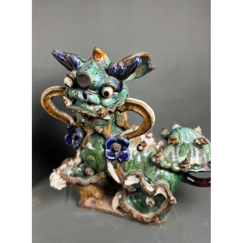 Pair of Fô dogs with prunus ribbons, Shiwan glazed stoneware, Southern China