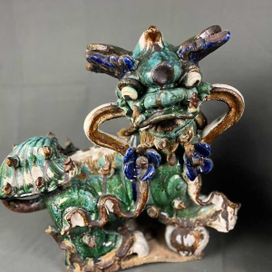 Pair of Fô dogs with prunus ribbons, Shiwan glazed stoneware, Southern China