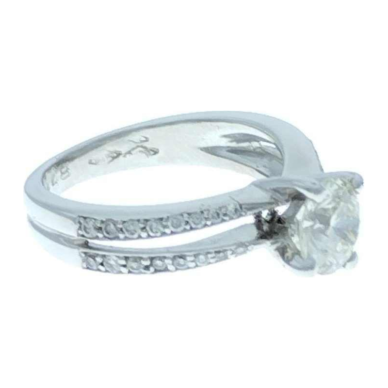 Ring in 18 karaat witgoud met diamant