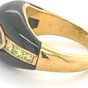Geelgouden ring met onyx, diamanten en saffier