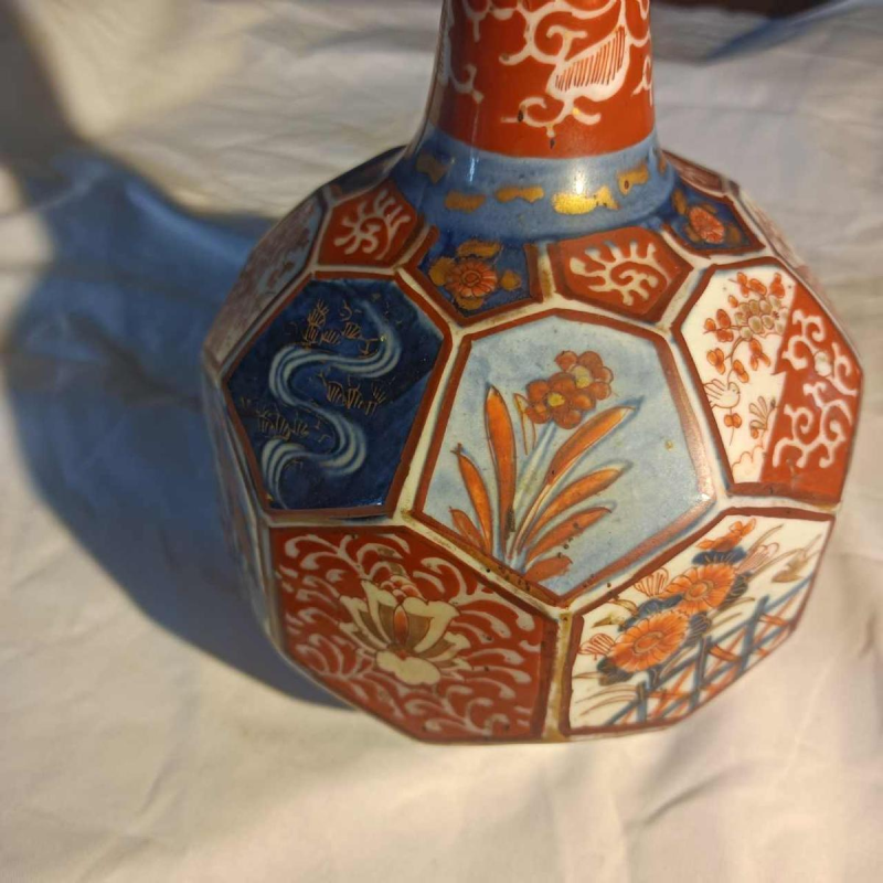 Achthoekige sakefles, porselein, Imari, Japan, Meiji