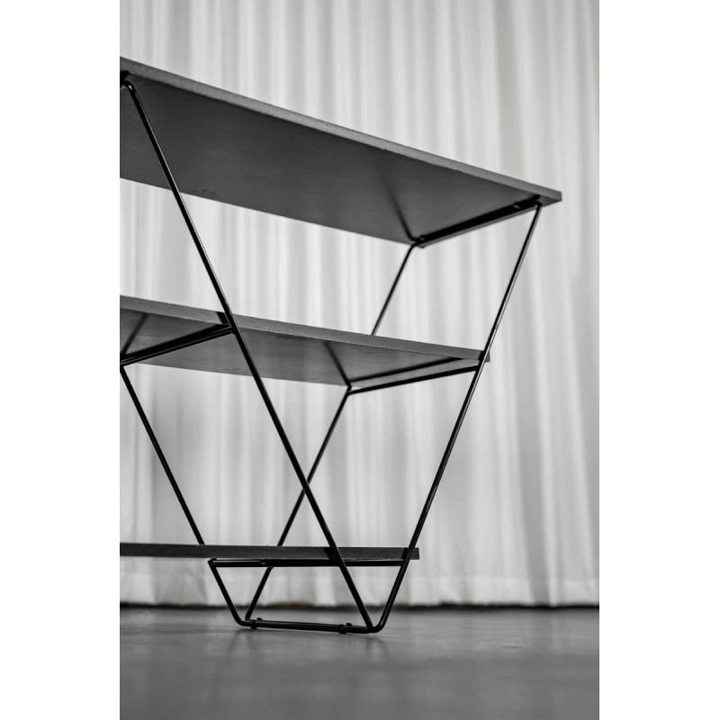 Louise Treschow voor Ikea 'Kavat' zelfdragende plank, zwart gelakt metaal, melamine, ca 1990